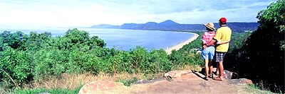 Blick auf den Four Mile Beach von Port Douglas